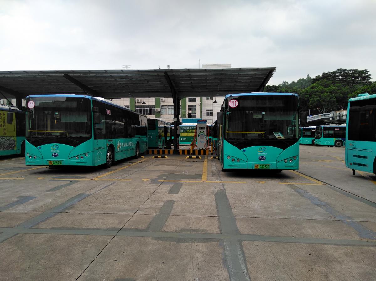 Electric charging stations for buses in Shenzhen, China. Photo by Lu Lu/WRI China Electric charging stations for buses in Shenzhen, China. Photo by Lu Lu/WRI China