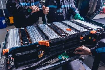 Lithium-ion can be repurposed through second-life applications to utilize their capacity. Photo by Shutterstock.