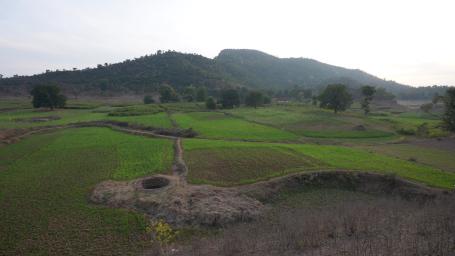 A top view of flourishing landscape with a dug well for irrigation in Dandi village, Sidhi district, Madhya Pradesh. Photo by WRI India. 
