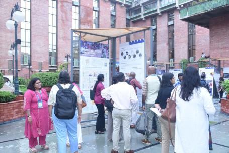 People gather and conversing in between session at CK25.