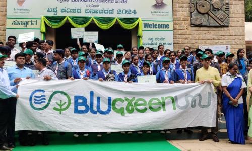 Students joining the call for a #BluGreenUru at BBMP's World Environment Day celebration at Bal Bhavan, Cubbon Park on 14 June 2024. Photo by Praseeda Mukundan/WRI India.