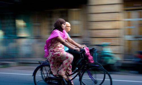 Cities are actively planning infrastructure to encourage and foster non-motorized forms of transportation, such as walking or cycling, among commuters. Photo by Wikimedia Commons.