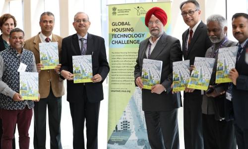 Hardeep Singh Puri announces The Global Housing Technology Challenge at WUF9. Photo by Valeria Gelman/WRI